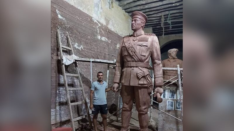 أكبر تمثال للراحل