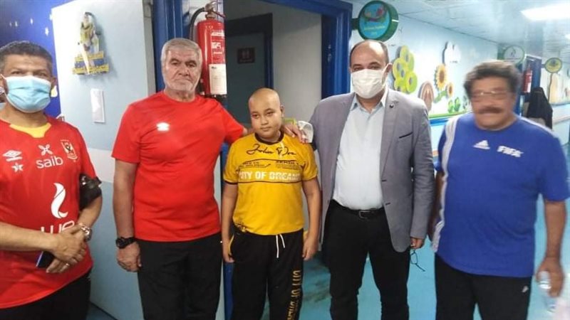 وفد الأهلى فى مستشفى