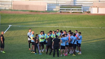 غزل المحلة يبدأ تدريبات الكرة بالتمرين على ملعب الخماسي | صور 
