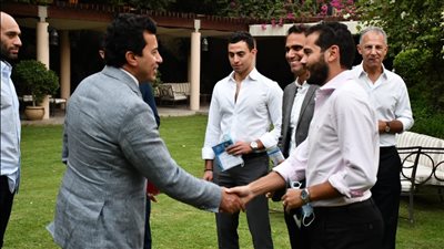 وزير الرياضة والسفير الأمريكي يشهدان احتفالية السفارة للاعبي الإسكواش