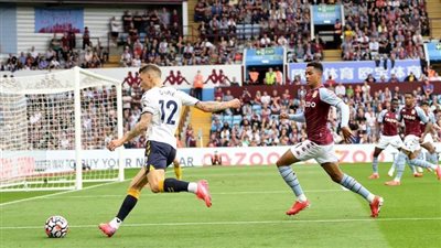 أستون فيلا يعلن إقالة مدربه دين سميث