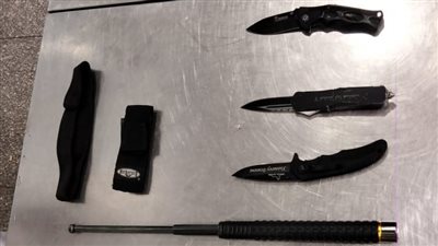 ضبط 3 مطوات وعصا جديدة بحوزة أجنبي بمطار القاهرة