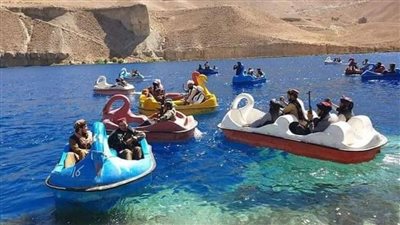 ضحك ولعب وسلاح ودم.. مسلحو طالبان يلهون ببدلات المياه الملونة | فيديو