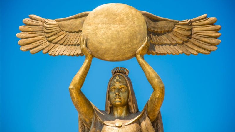 تمثال عظمة مصر