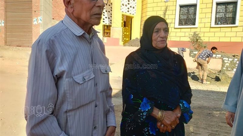 سيدة سبعينية تتبرع