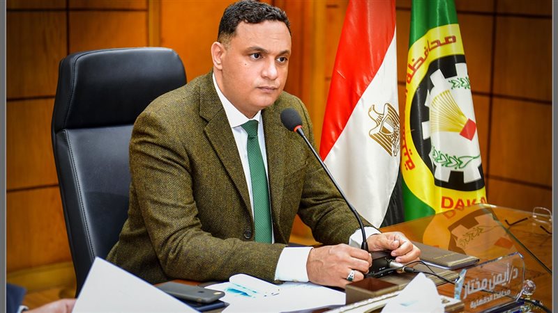 الدكتور ايمن مختار