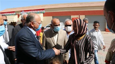 محافظ القاهرة يتفقد أعمال تسكين مواطني عزبة أبو قرن العشوائية بمدينة معا