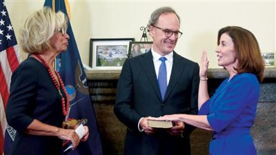  بسبب نقص الموظفين..حاكمة نيويورك تطلق سراح حوالي 200 سجين