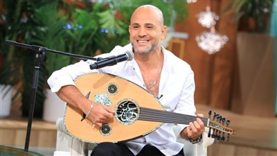 عزيز الشافعي يعلن عن مفاجأة أغنية 