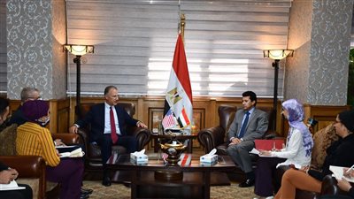 وزير الرياضة يبحث مع السفير الأمريكي بالقاهرة تعزيز التعاون