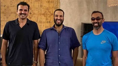 محمد بن سلمان وتميم وطحنون.. كواليس صورة الشورت لقادة الخليج العربي