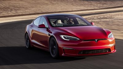 سيارة تسلا اس بلايد تورط الشركة في خسائر مالية 