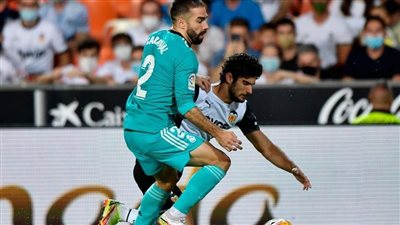 ريال مدريد يخطف فوزًا قاتلًا من فالنسيا 2/1 في الليجا