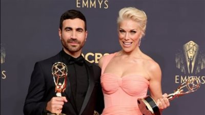 Emmy Awards 2021.. هانا وادينجهام وبريت جولدشتاين يحصدان جائزتين عن مسلسل Ted Lasso