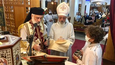 مطران كاثوليك المنيا يترأس القداس بكنيسة العائلة المقدسة