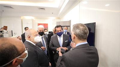 عبدالغفار والخشت يفتتحان مجمع عيادات العناية بالمرأة والتخصصية بقصر العيني