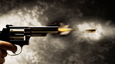 كوارث العبث بالأسلحة النارية.. شاب يقتل عمته وحفيدها بسوهاج.. وقانوني يكشف العقوبة 