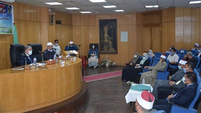 محافظ المنيا يكرم أوائل الشهادة الثانوية الأزهرية