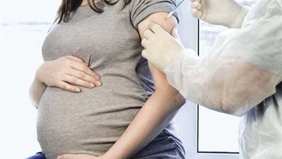 مخاوف من حصول الحوامل على لقاح كورونا.. دبي تبدأ التطعيمات.. وخبير: المعلومات ضعيفة