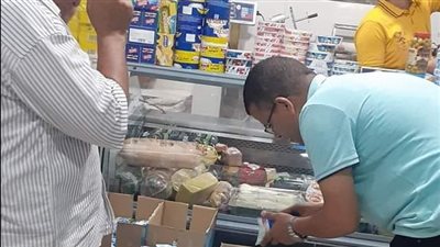 إعدام 67 كيلو أغذية مجهولة المصدر فى حملة مكبرة بالعريش 