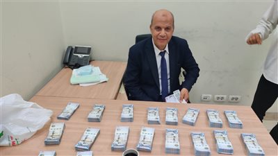 ضبط مليون ومائة ألف ريال سعودي بحوزة نجار مسلح بمطار القاهرة