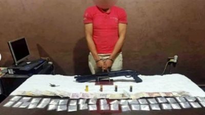 ضبط مسجل خطر بحوزته سلاح ناري ومخدرات بالمنوفية