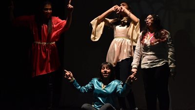 فرقة مسرح الشمس تحتفي باليوم العالمي للغة الإشارة