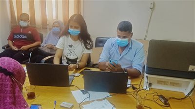  تطعيم العاملين بالقوى العاملة بسوهاج ضد كورونا