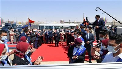  شاهد.. السيسي يفتتح مشروعات قومية لتنمية سيناء