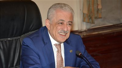 منهم 2 أبطال.. طارق شوقي يكشف شخصيات غلاف كتاب الإنجليزي لـ3 ثانوي للعام الجديد