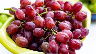 9 فوائد تدفعك لتناول العنب الأحمر.. اعرف الكميات المسموحة به