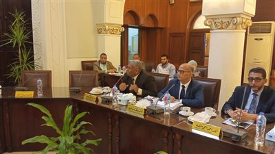 نائب رئيس جامعة الإسكندرية يوجه بضرورة تلقي جميع العاملين والطلاب لقاح كورونا