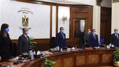 مجلس الوزراء يقف دقيقة حداد على روح المشير حسين طنطاوي | فيديو