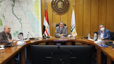 وزير القوى العاملة يناقش مشروع ربط العاملين المصريين بالخارج مع المكاتب العمالية