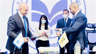 الحكومة توقع اتفاقا لتوفير مصادر دخل مبتكرة باستخدام وسائط الإعلان التكنولوجية لسائقي التاكسي