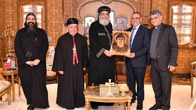 البابا تواضروس يستقبل مطران المارونية بشأن 