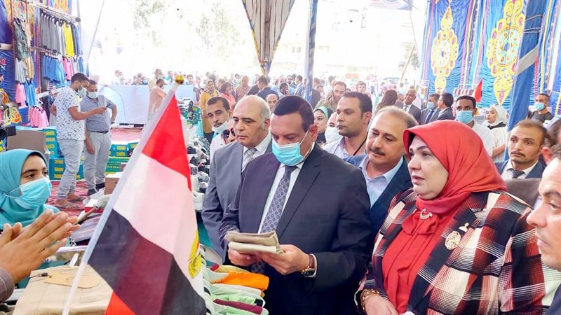 محافظ البحيرة يفتتح