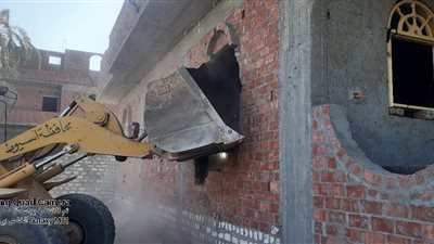  إزالة 8 حالات تعد على أراض زراعية بأسيوط 