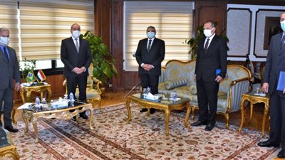 وزير الطيران يلتقى سفير البرازيل بالقاهرة لبحث سبل التعاون