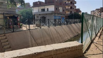 تركيب أسوار حديدية على جانبي ترعة ديا الكوم بالمنوفية
