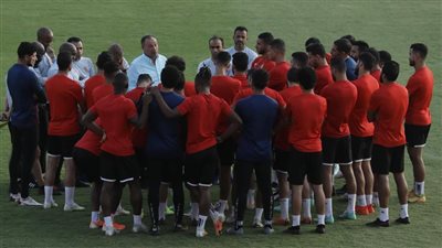 من أجل تخفيض عقوبة خسارة السوبر.. لاعبو الأهلي يعدون الخطيب بالفوز بالكأس