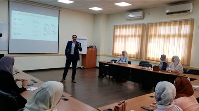 تجارة المنصورة تقدم تدريبات للخريجين المقبولين في الشركات