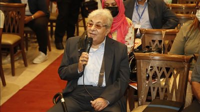 فاروق فلوكس: فخور إنني من مسرح الهواة