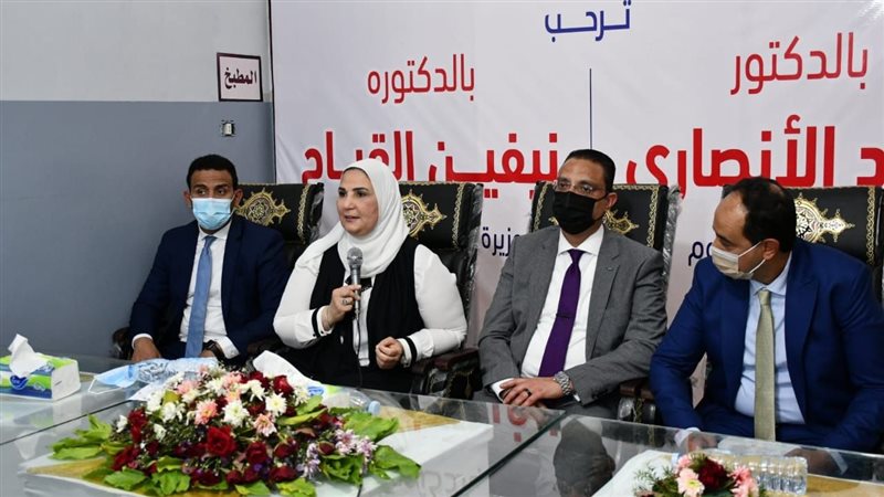 الوزيرة في زيارتها