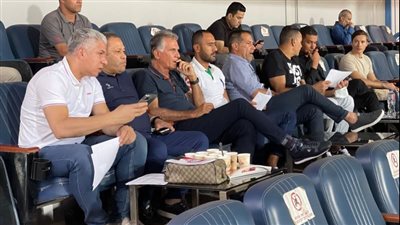 كيروش وجهاز المنتخب يتابعون مباراة بيراميدز وسموحة | صور