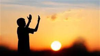  ما حكم جعل ظهر كف اليدين للسماء عند الدعاء؟.. الإفتاء ترد 