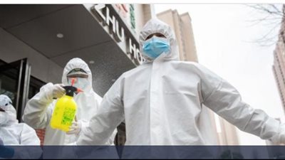 غضب في بريطانيا بعد فرض أساور تطعيم كورونا في المدن الطلابية