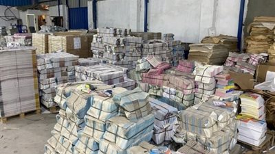 ضبط صاحب مكتبة بداخلها 15 ألف كتاب خاص بكليات الطب والصيدلة بدون تصريح 