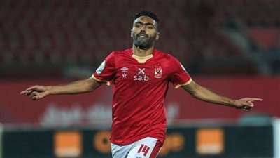 طبيب الأهلي يحقن حسين الشحات بالبلازما لاستكمال تعافيه من إصابة العضلة الضامة