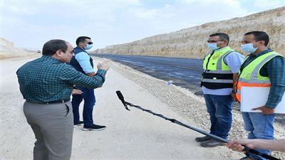 السيسي يؤكد الالتزام بالجداول الزمنية للانتهاء من الأعمال وبالمواصفات الفنية القياسية والحفاظ على صحة وسلامة العاملين بالمشروعات 